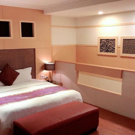 Jungle City Motel Chiayi City Exterior photo
