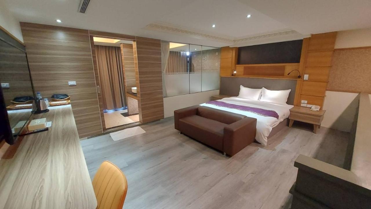 Jungle City Motel Chiayi City Exterior photo