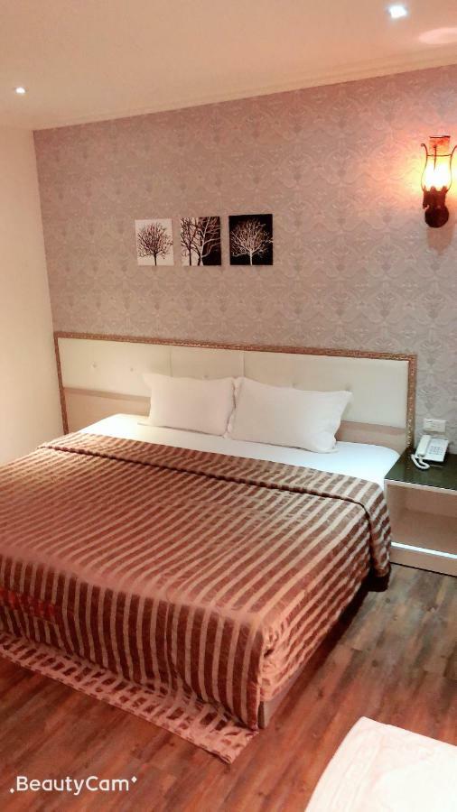 Jungle City Motel Chiayi City Exterior photo