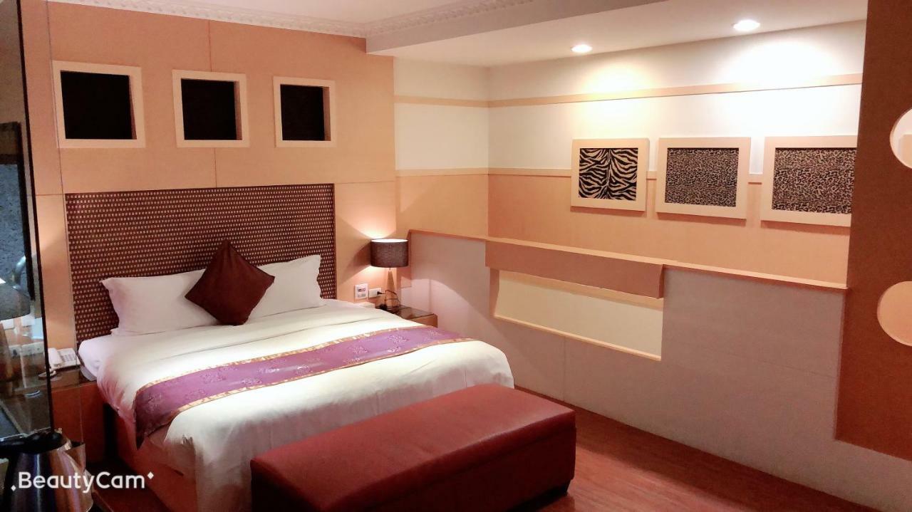 Jungle City Motel Chiayi City Exterior photo