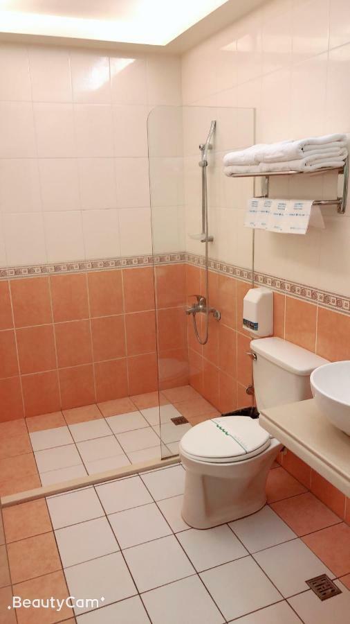 Jungle City Motel Chiayi City Exterior photo